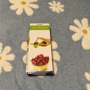 Green Cherry/Olive Pitter